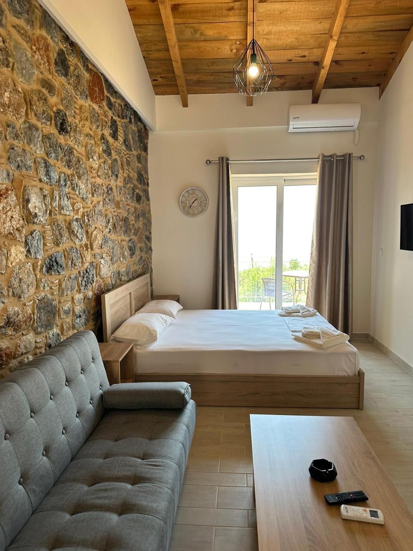 Lithino Rooms Kalamata Exteriör bild